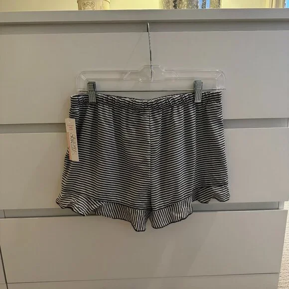 Gillian & O’Malley Striped Pajama Shorts - Picture 3 of 6
